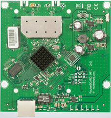 MikroTik RouterBOARD 911 Lite5 with 1 10/100 LAN port, 5.X GHz radio and 1 MMCX connector